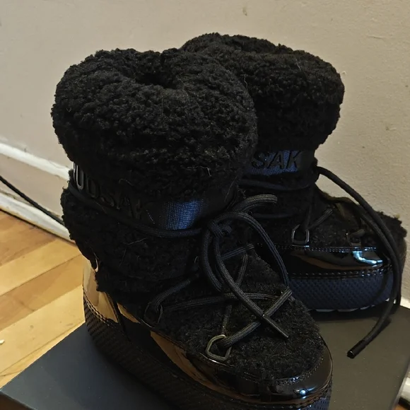 RUDSAK Kids Black Textured Boots - Picture 16 of 16
